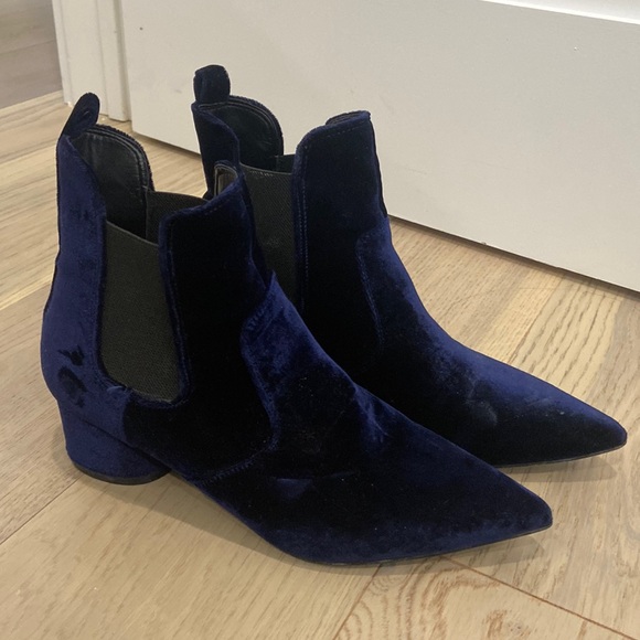 Kendall and Kylie brand crush velvet navy blue pointy toe boots - Picture 1 of 3